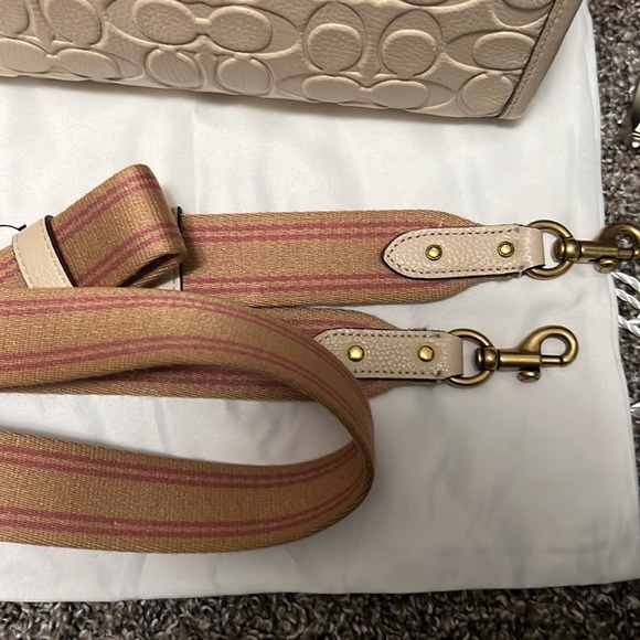 Authentic coach crossbody purse - Picture 6 of 6